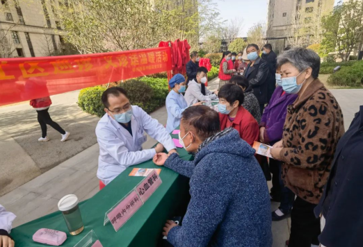 守初心，護(hù)健康，鄭西人春風(fēng)送暖，愛心服務(wù)零距離！