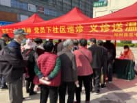 杏林春暖，“醫(yī)”路護航｜鄭西醫(yī)人進社區(qū)健康義診送溫暖！